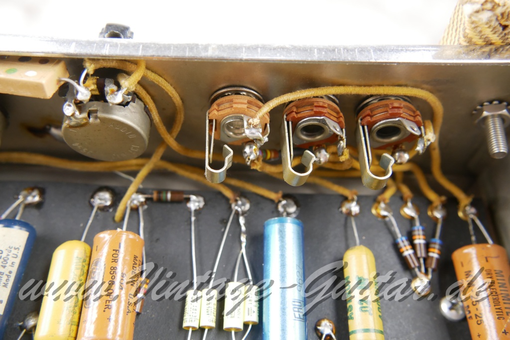 img/vintage/6030/Fender_Vibrolux_Tweed_narrow_panel_1960-015.jpg