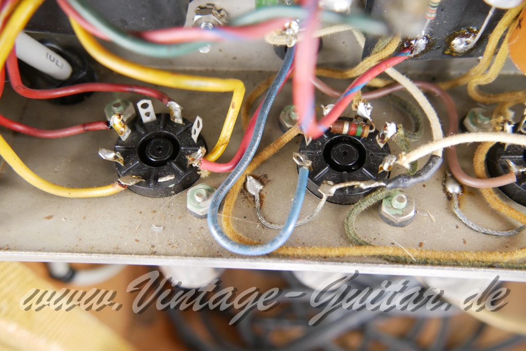 img/vintage/6030/Fender_Vibrolux_Tweed_narrow_panel_1960-016.jpg
