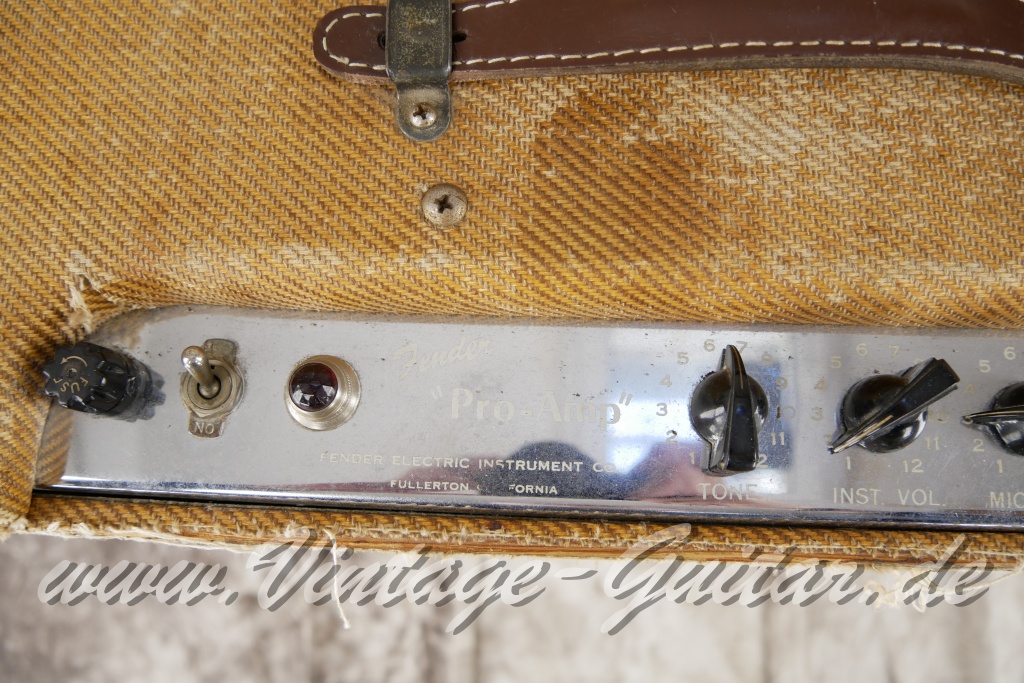 Fender_Pro_Amp_1x15_Tweed_wide_panel_1953-004.jpg