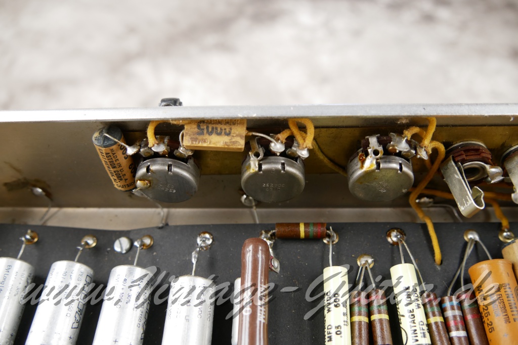 Fender_Pro_Amp_1x15_Tweed_wide_panel_1953-012.jpg