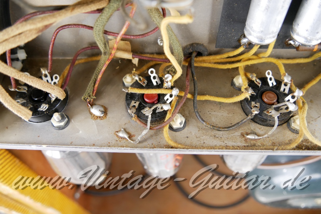Fender_Pro_Amp_1x15_Tweed_wide_panel_1953-014.jpg