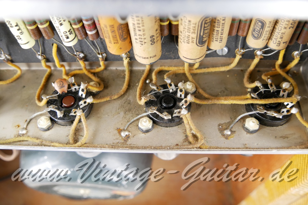 Fender_Pro_Amp_1x15_Tweed_wide_panel_1953-015.jpg