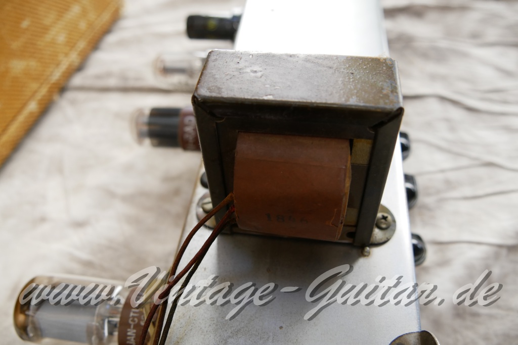 Fender_Pro_Amp_1x15_Tweed_wide_panel_1953-018.jpg