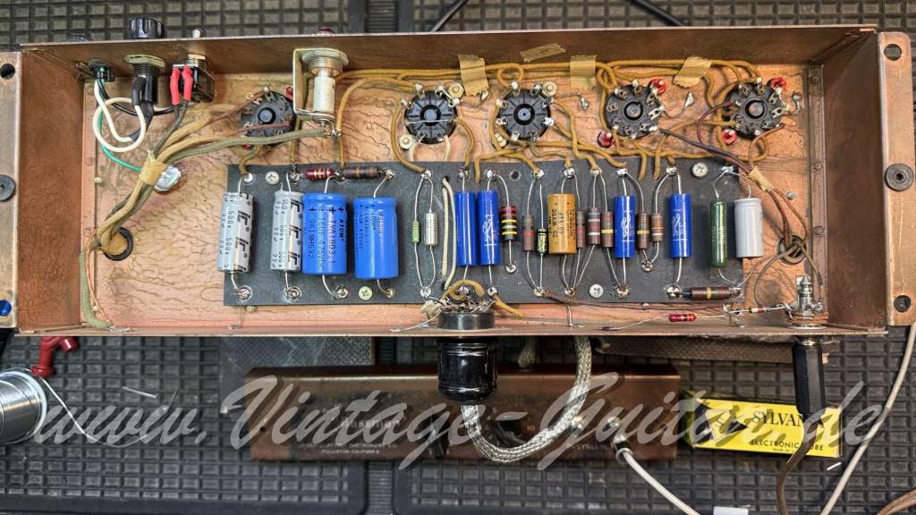 Fender_Bassman_5D6_Tweed_1x15_1954-013.jpg