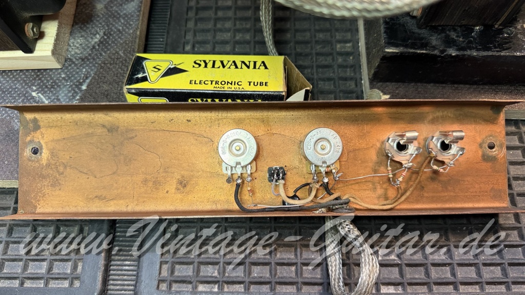 Fender_Bassman_5D6_Tweed_1x15_1954-016.jpg