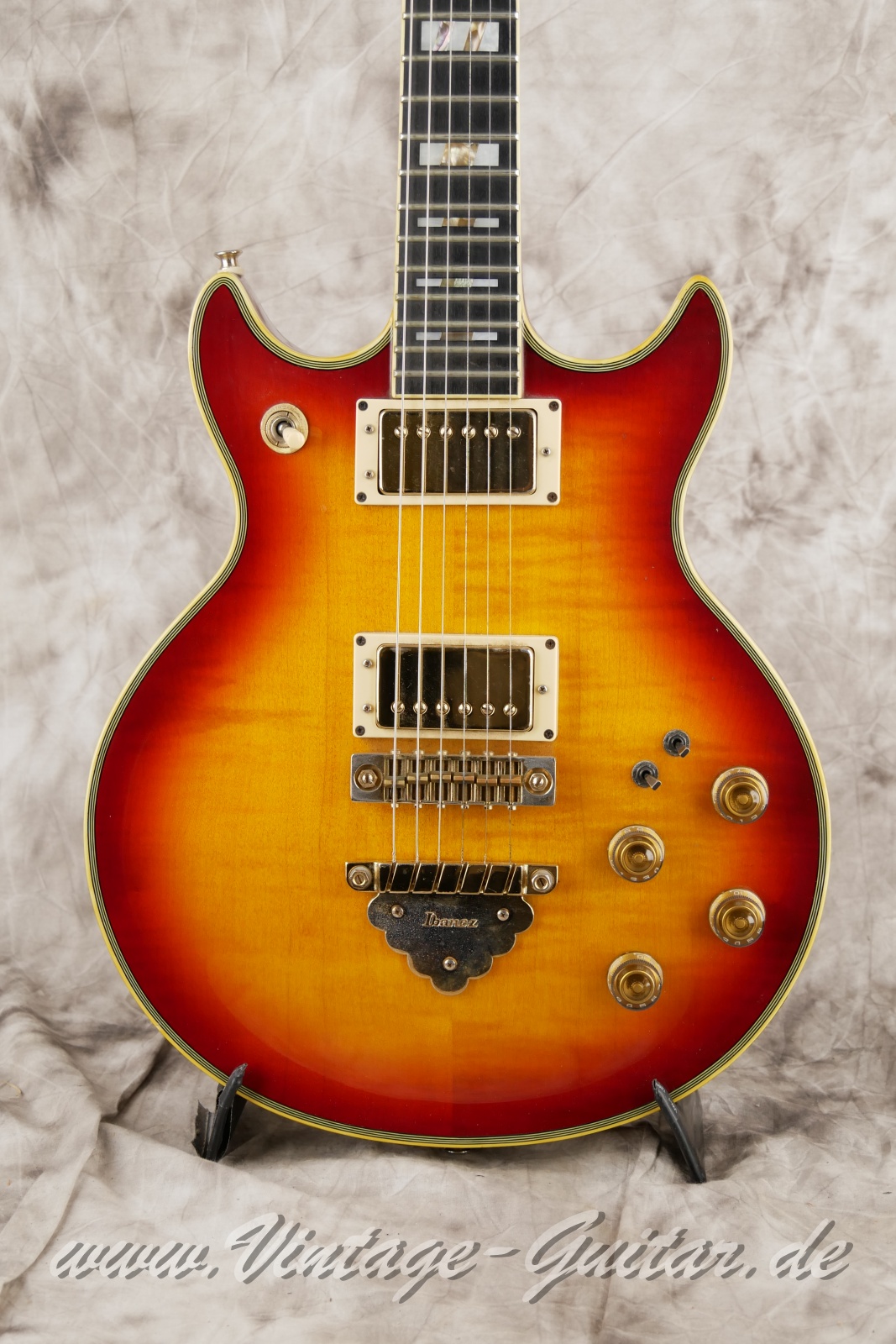 img/vintage/6040/Ibanez_Artist_AR_300_Japan_cherry_sunburst_1981-007.jpg
