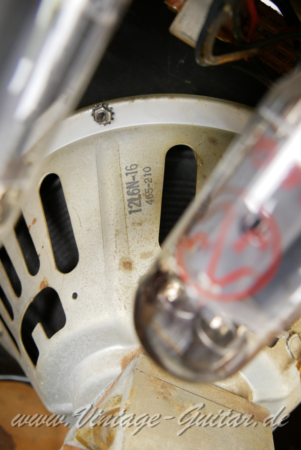 Fender_Vibrolux_Amp_brownface_1x12_USA_1962-014.jpg