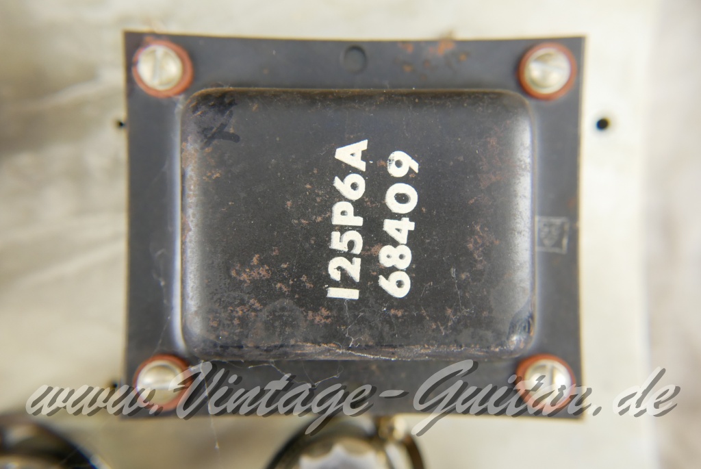 Fender_Vibrolux_Amp_brownface_1x12_USA_1962-016.jpg