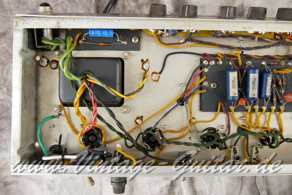 Fender_Vibrolux_Amp_brownface_1x12_USA_1962-021.jpg