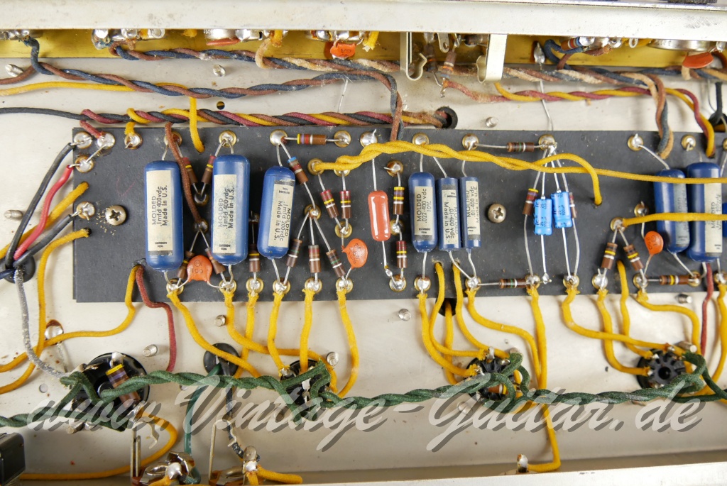 Fender_Vibrolux_Amp_brownface_1x12_USA_1962-022.jpg