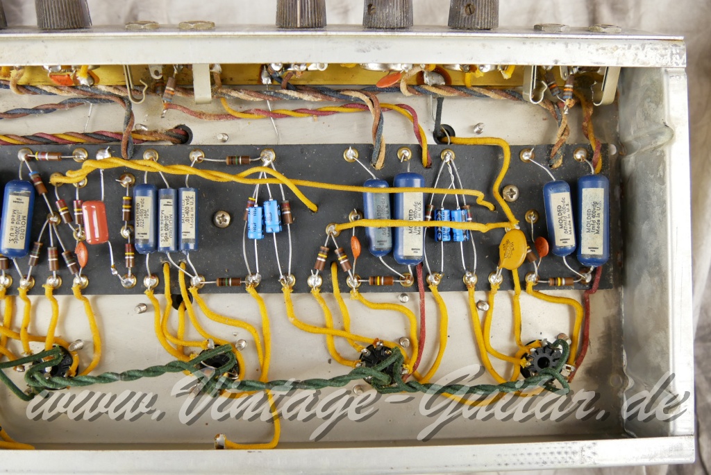Fender_Vibrolux_Amp_brownface_1x12_USA_1962-023.jpg