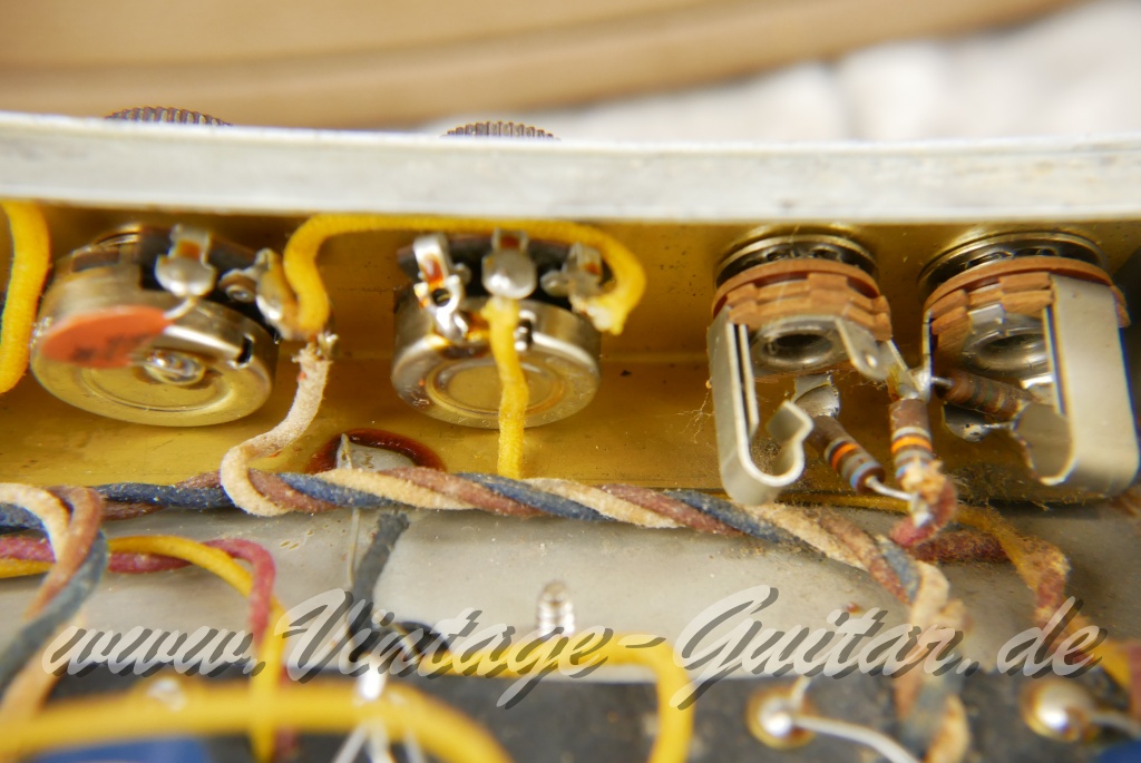Fender_Vibrolux_Amp_brownface_1x12_USA_1962-028.jpg