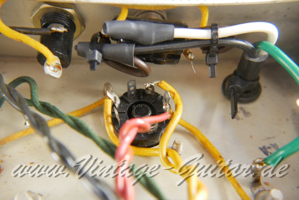 Fender_Vibrolux_Amp_brownface_1x12_USA_1962-029.jpg