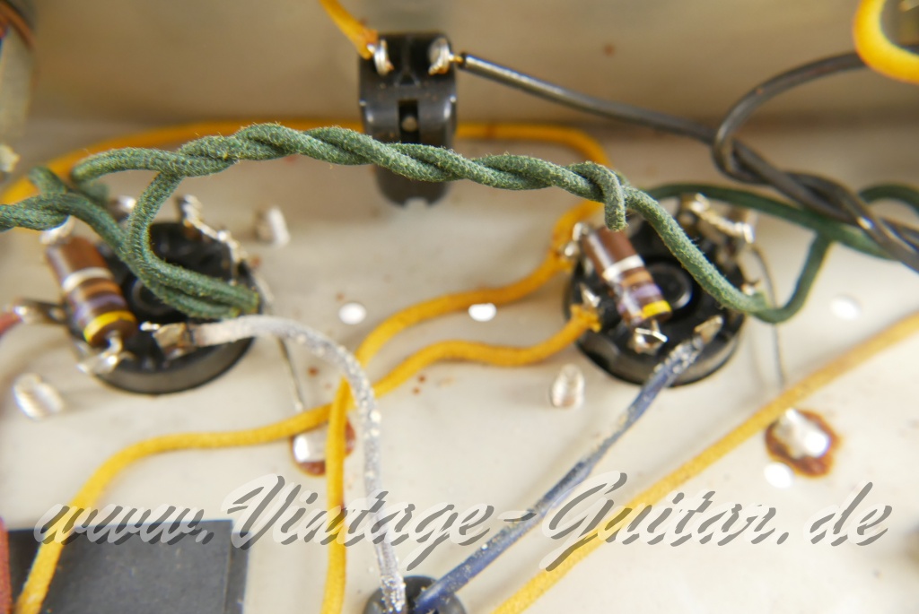 Fender_Vibrolux_Amp_brownface_1x12_USA_1962-030.jpg