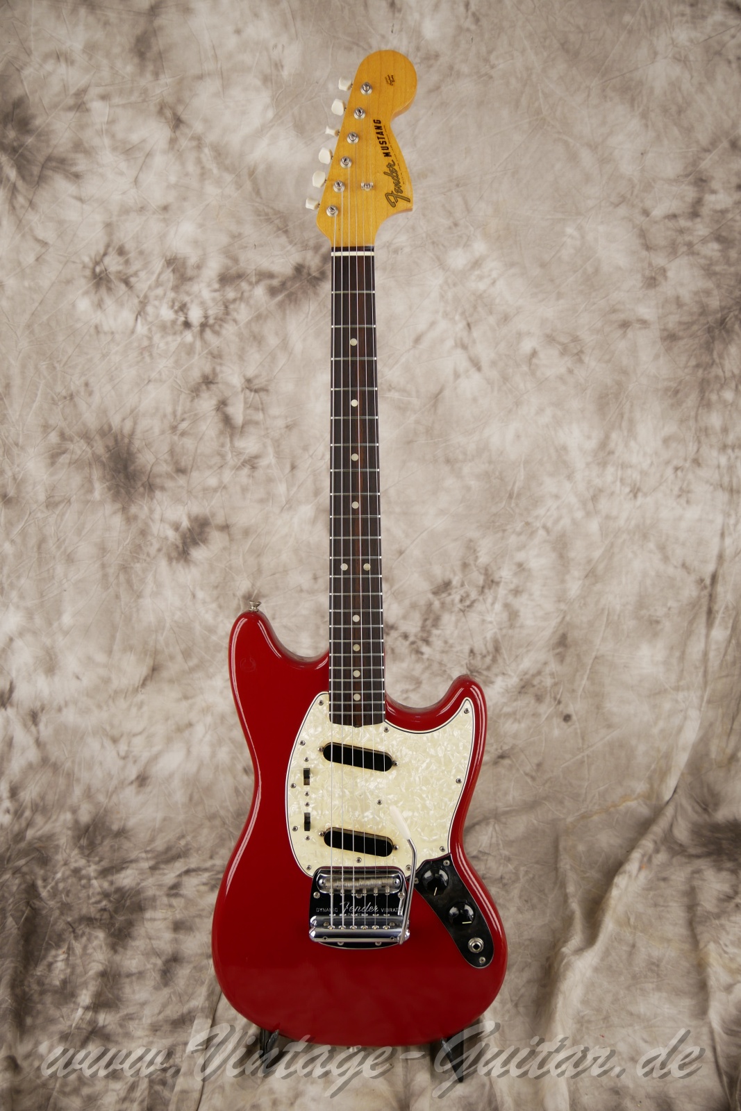 fender_mustang_1966_dakotared_usa-01.jpg