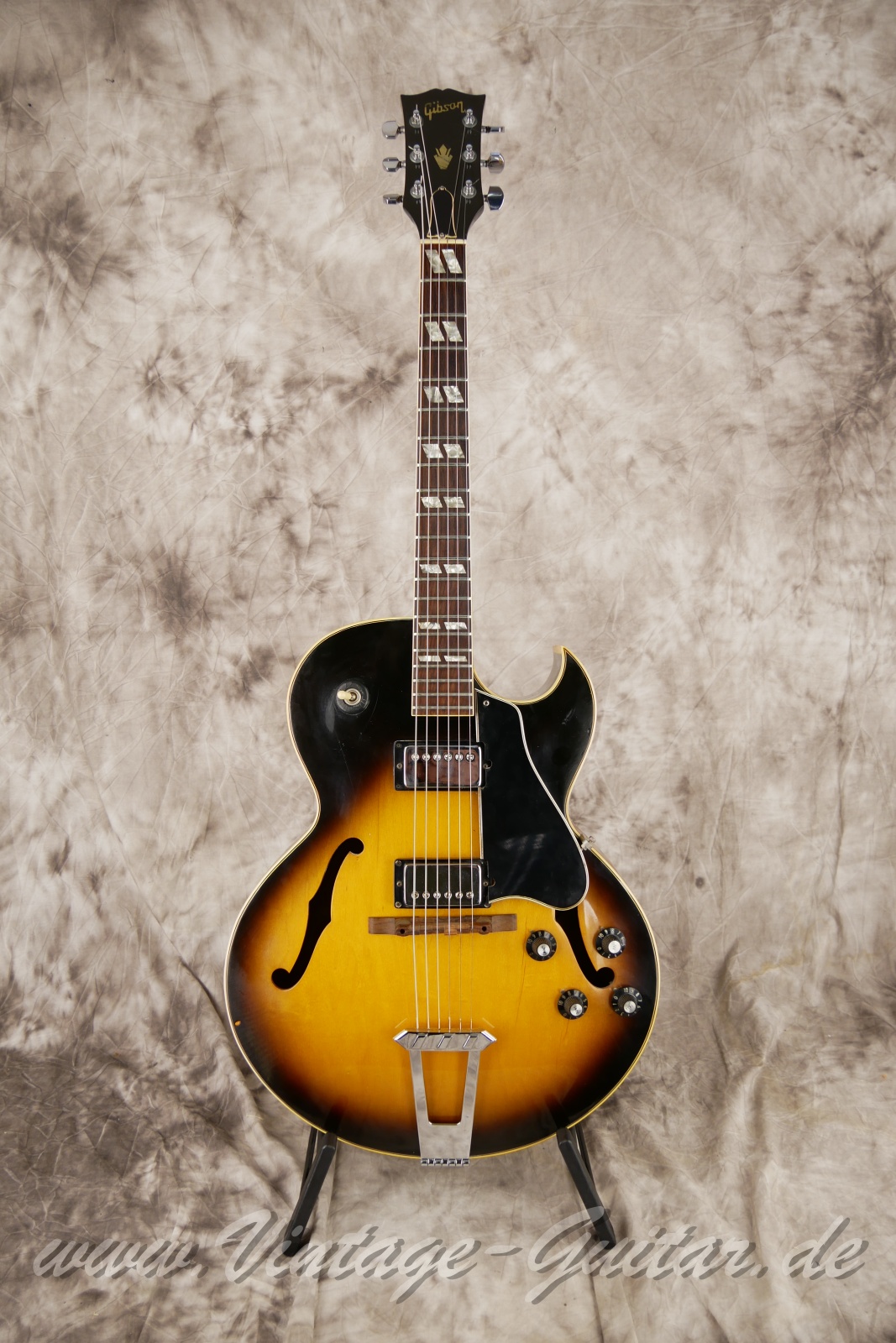 Gibson-ES-175D-1976-sunburst-001.jpg