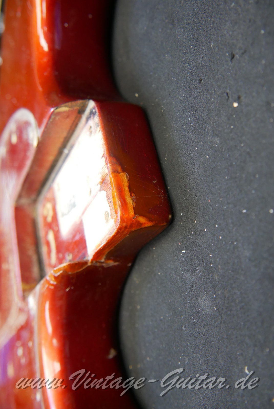 img/vintage/6058/Fender_Mustang_Bass_competition_candy_apple_red_1970-015.JPG