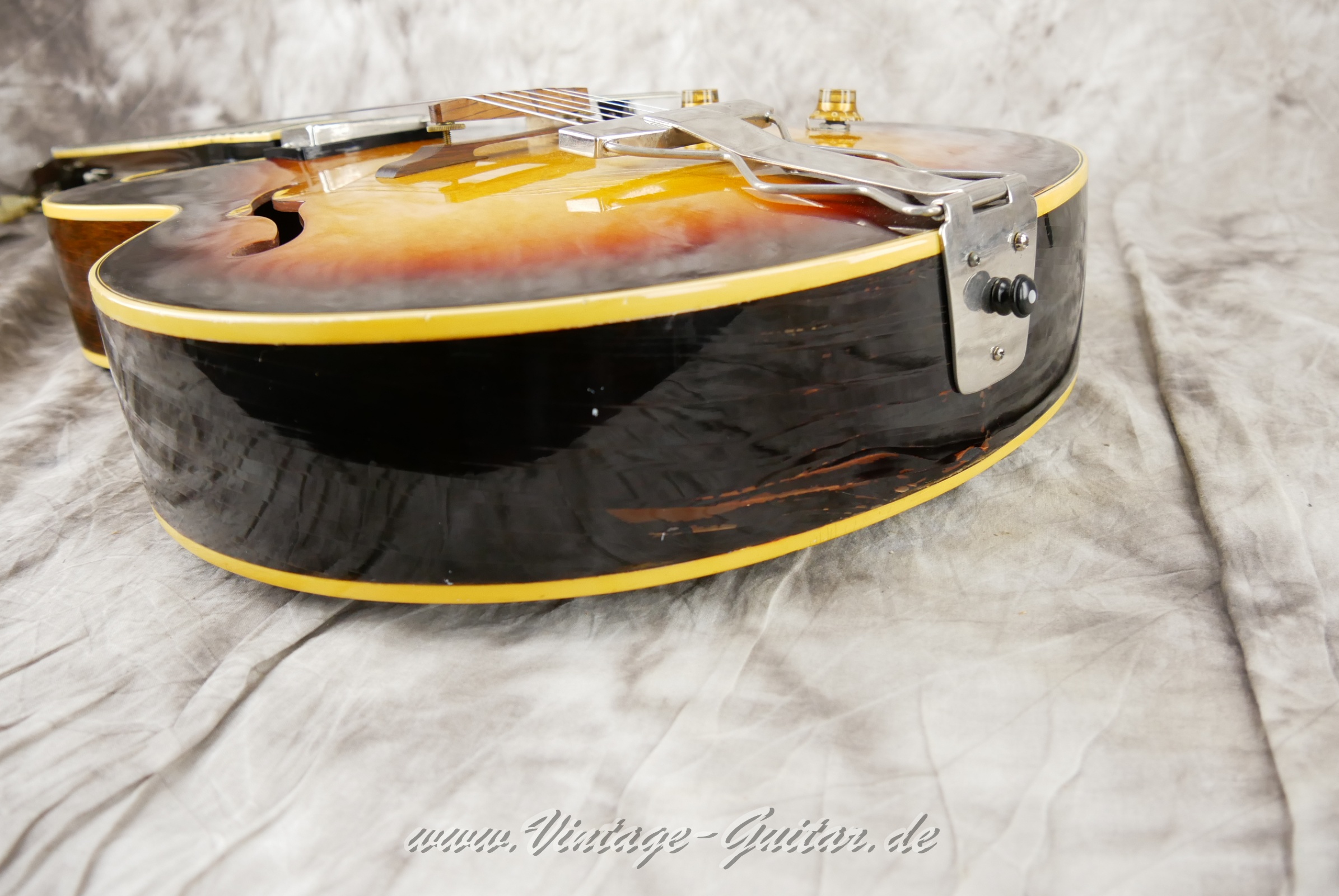 img/vintage/6059/Gibson_ES_175_PAF_sunburst_1960-009.jpg