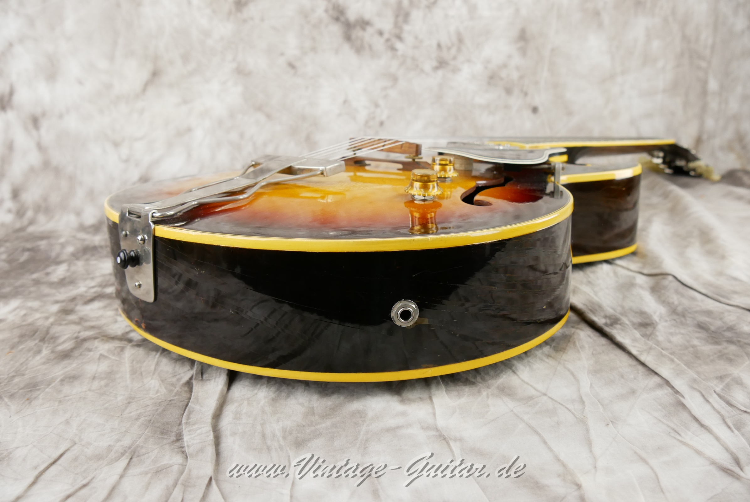 img/vintage/6059/Gibson_ES_175_PAF_sunburst_1960-010.jpg