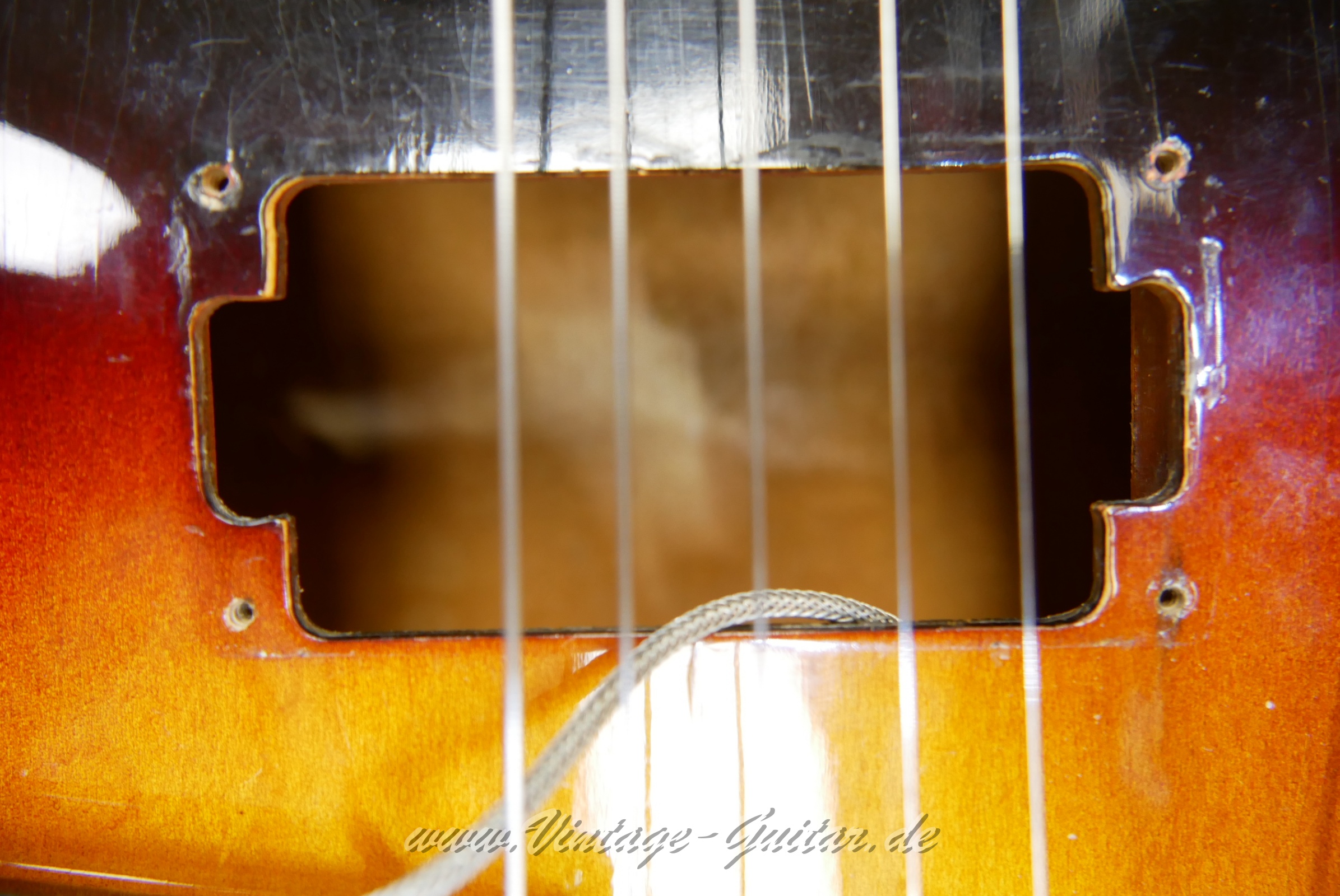 img/vintage/6059/Gibson_ES_175_PAF_sunburst_1960-014.jpg