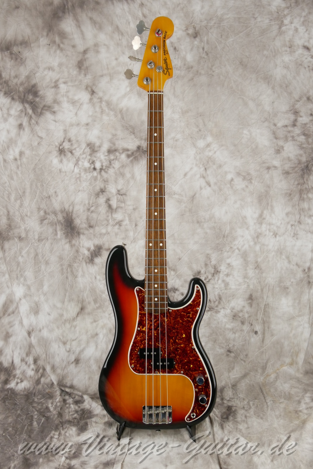 Fender-Squier-Precisiom-Bass-JV-Series-62-Vintage-Rosewood-fretboard-1983-sunburst-01.jpg