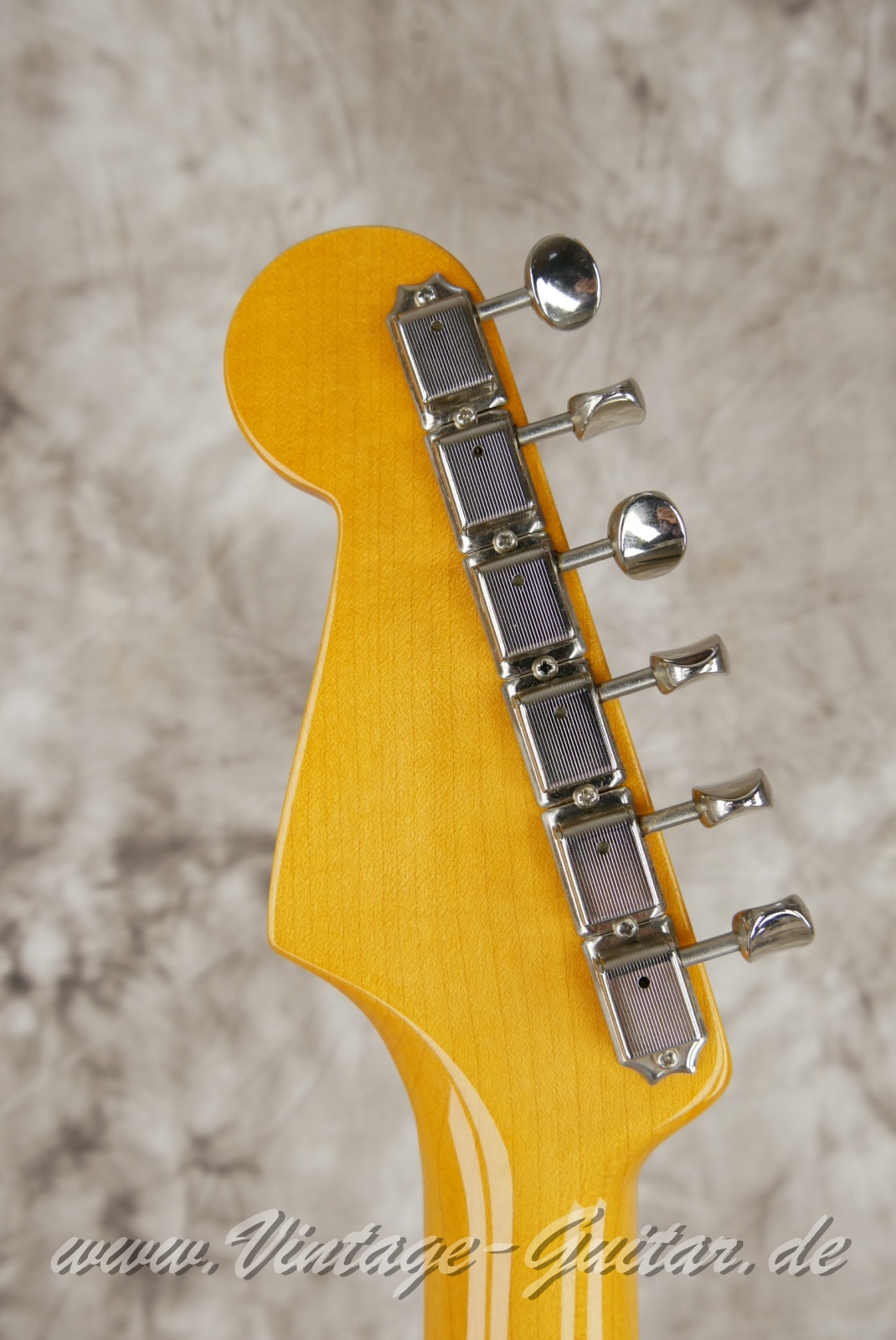 img/vintage/6066/Fender_Stratocaster_Eric_Johnson_dakota_red_rosewood_board_USA_2011-004.jpg