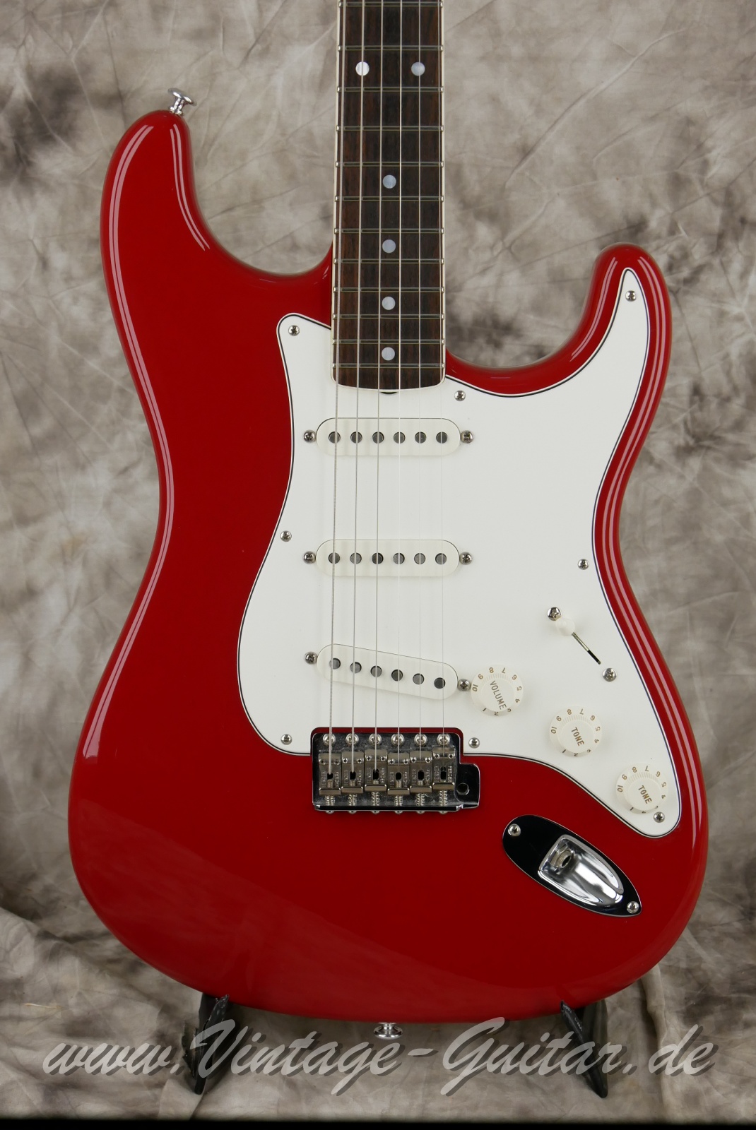 img/vintage/6066/Fender_Stratocaster_Eric_Johnson_dakota_red_rosewood_board_USA_2011-007.jpg