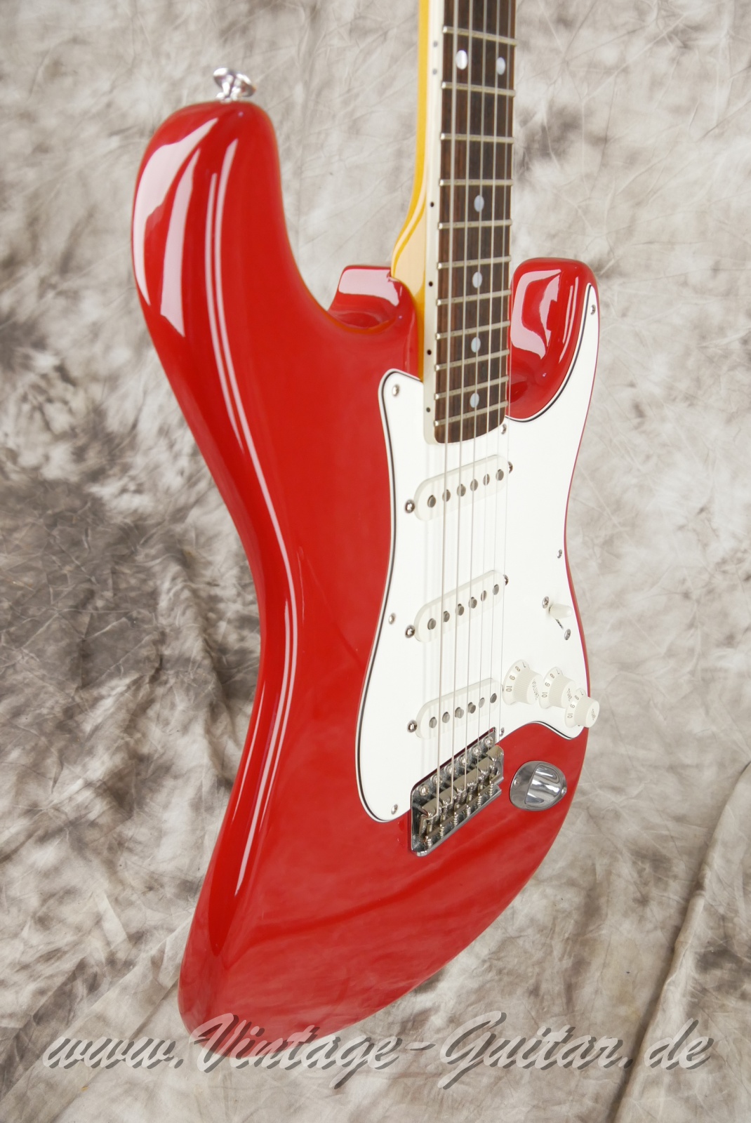img/vintage/6066/Fender_Stratocaster_Eric_Johnson_dakota_red_rosewood_board_USA_2011-009.jpg