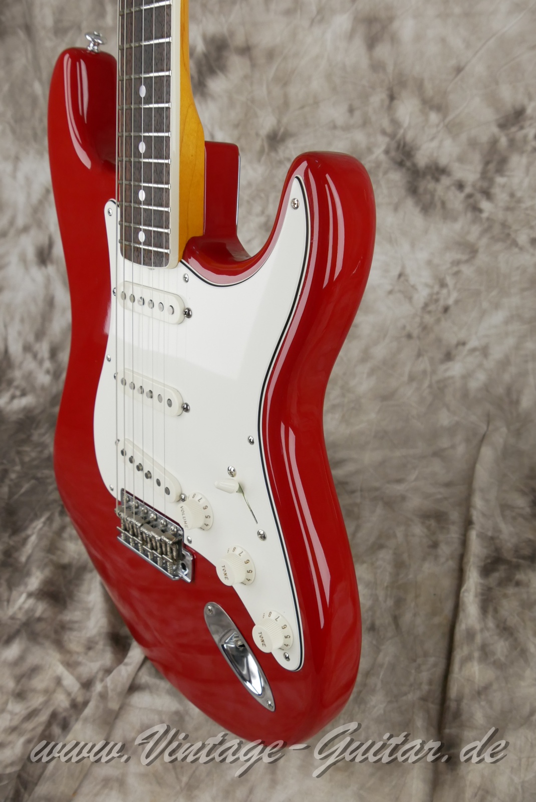 img/vintage/6066/Fender_Stratocaster_Eric_Johnson_dakota_red_rosewood_board_USA_2011-010.jpg