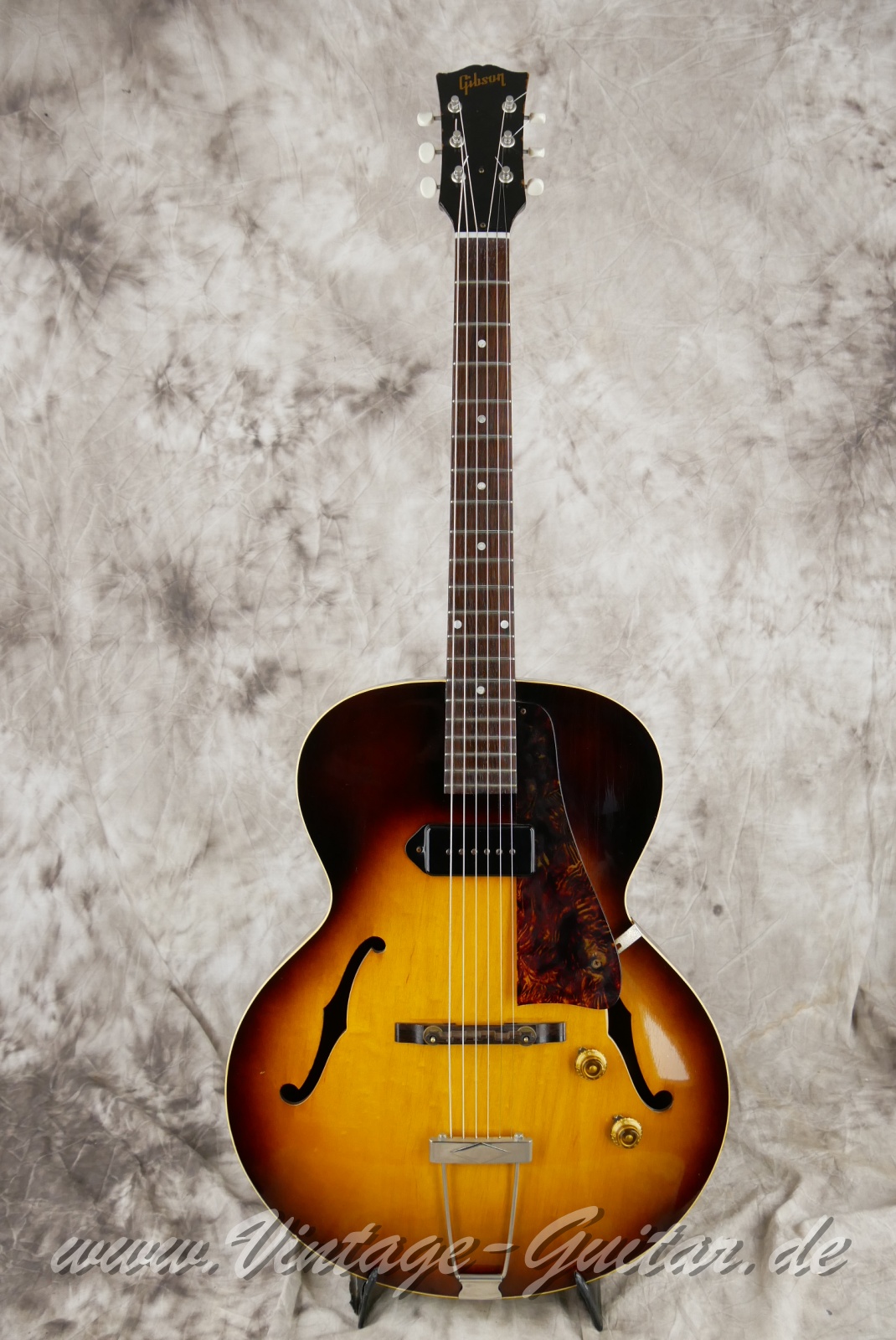 Gibson_ES_125_T_sunburst_1957-001.jpg