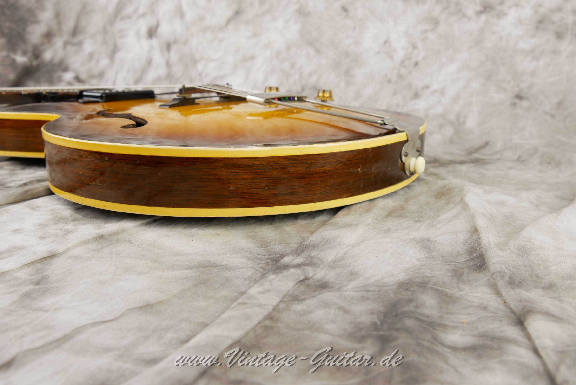 img/vintage/6067/Gibson_ES_125_T_sunburst_1957-013.jpg