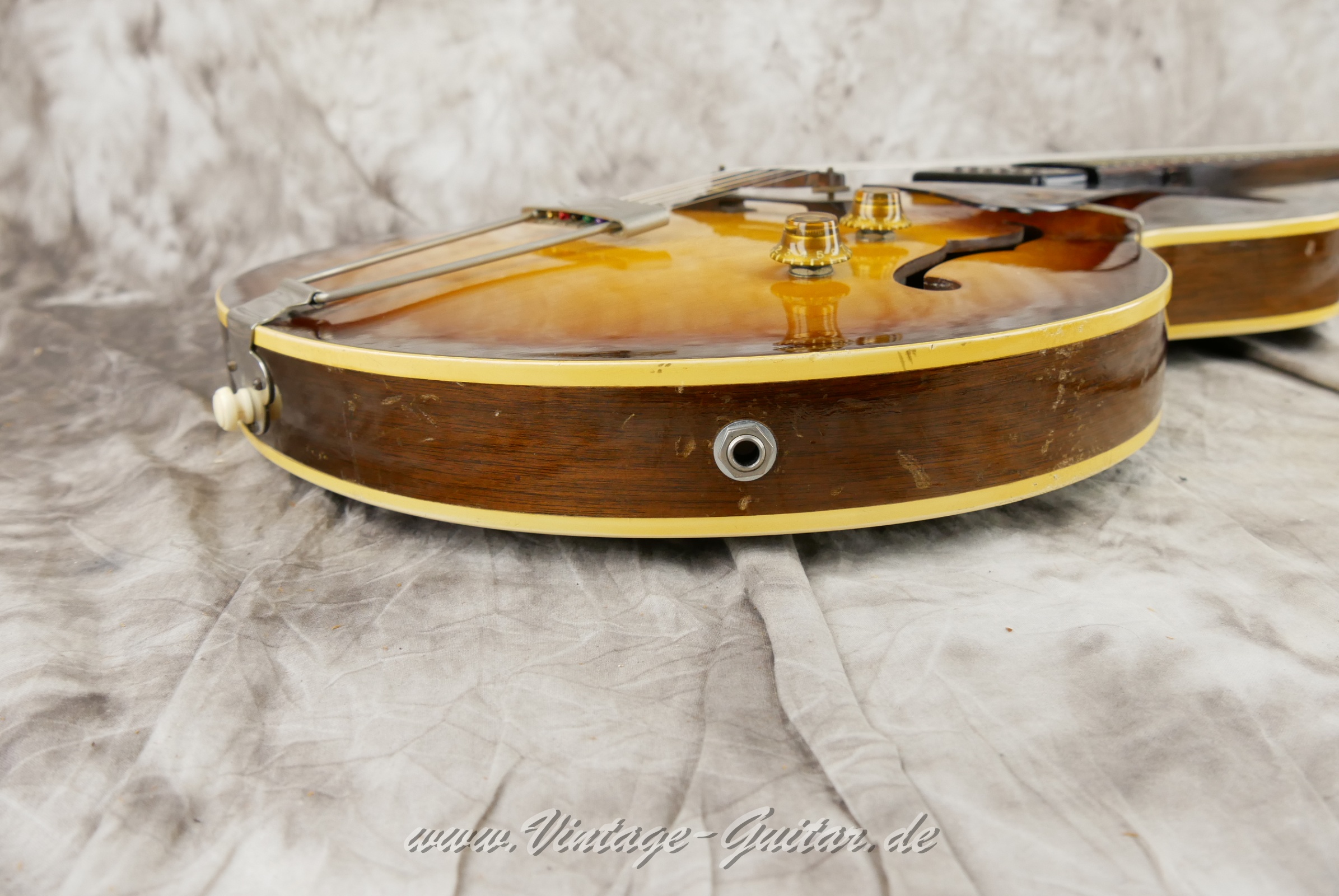 img/vintage/6067/Gibson_ES_125_T_sunburst_1957-014.jpg
