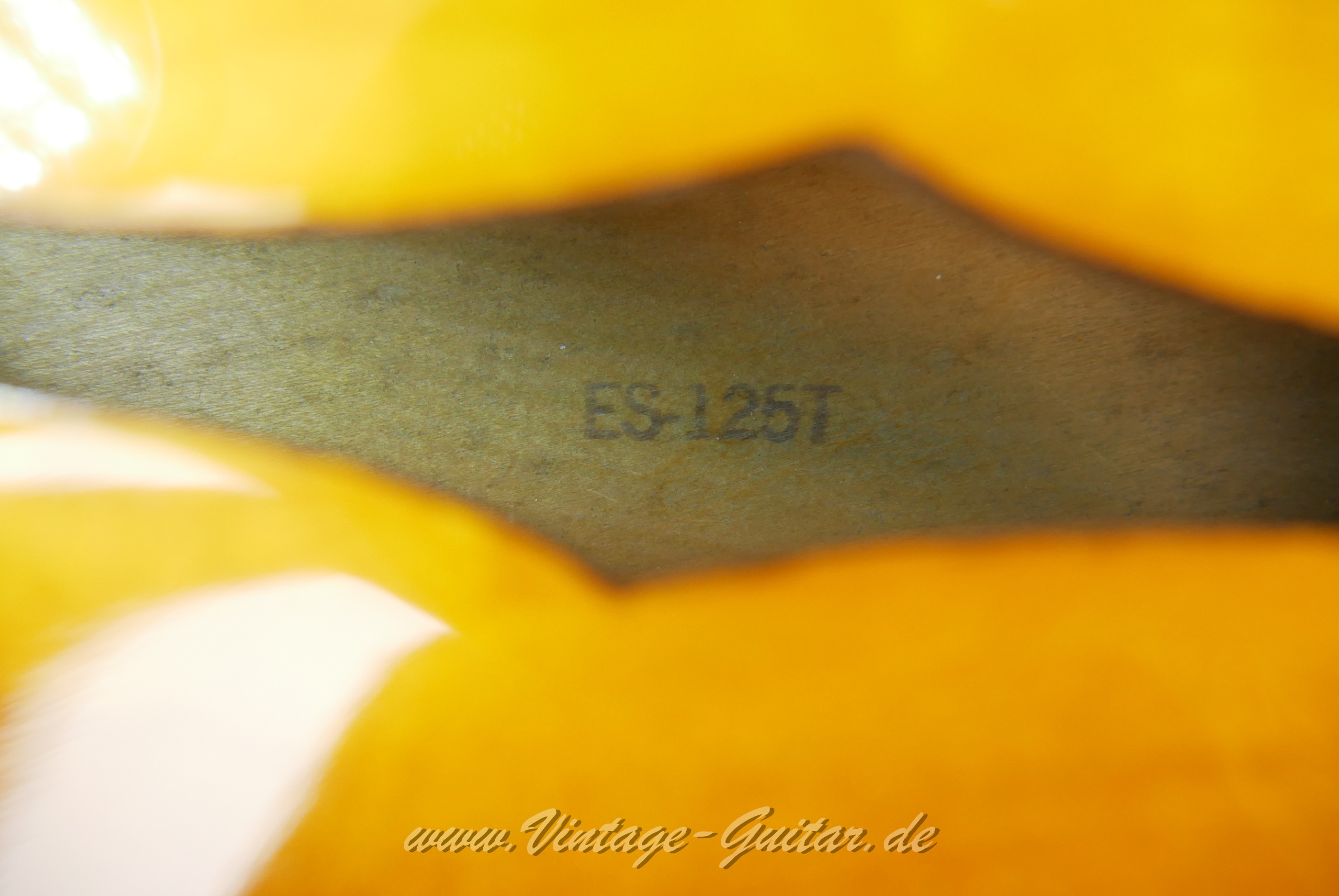 img/vintage/6067/Gibson_ES_125_T_sunburst_1957-016.jpg
