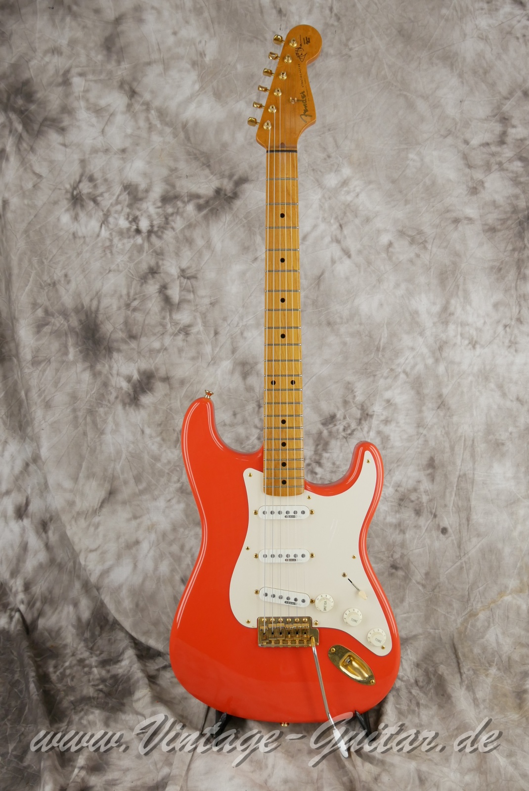 Fender_Stratocaster_classic_player_fiesta_red_Mexico_2006-001.jpg