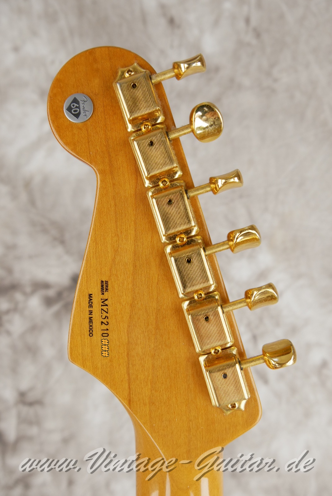 img/vintage/6068/Fender_Stratocaster_classic_player_fiesta_red_Mexico_2006-004.JPG