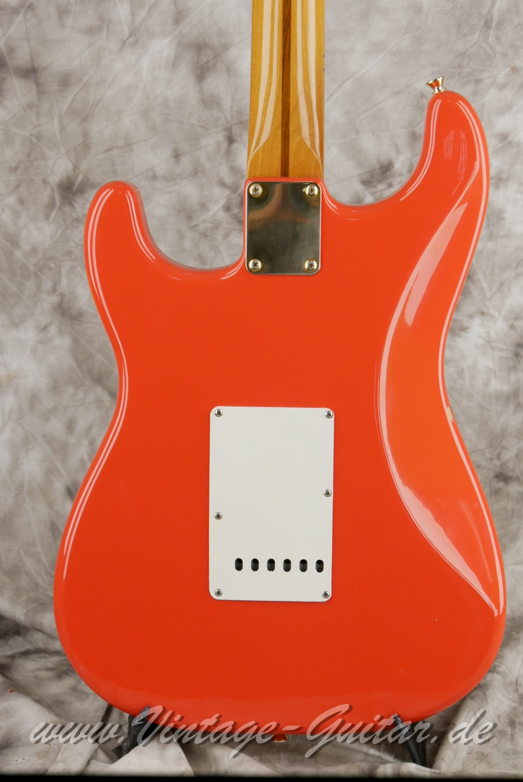 img/vintage/6068/Fender_Stratocaster_classic_player_fiesta_red_Mexico_2006-006.jpg
