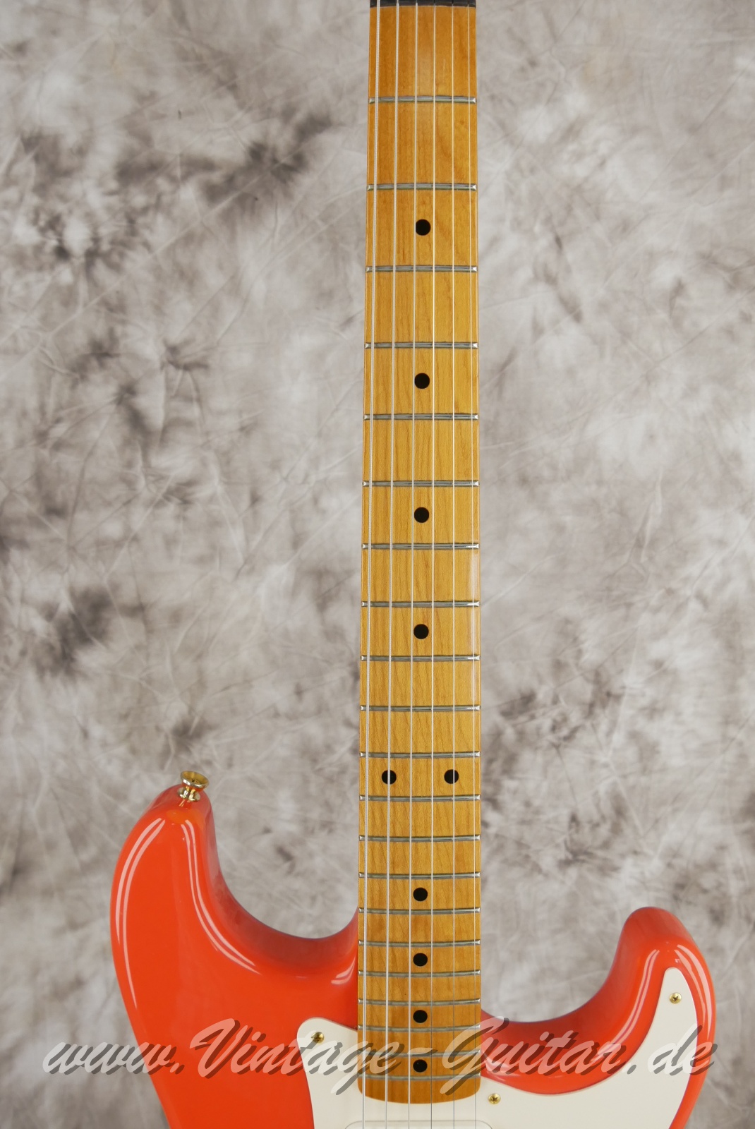 img/vintage/6068/Fender_Stratocaster_classic_player_fiesta_red_Mexico_2006-007.jpg