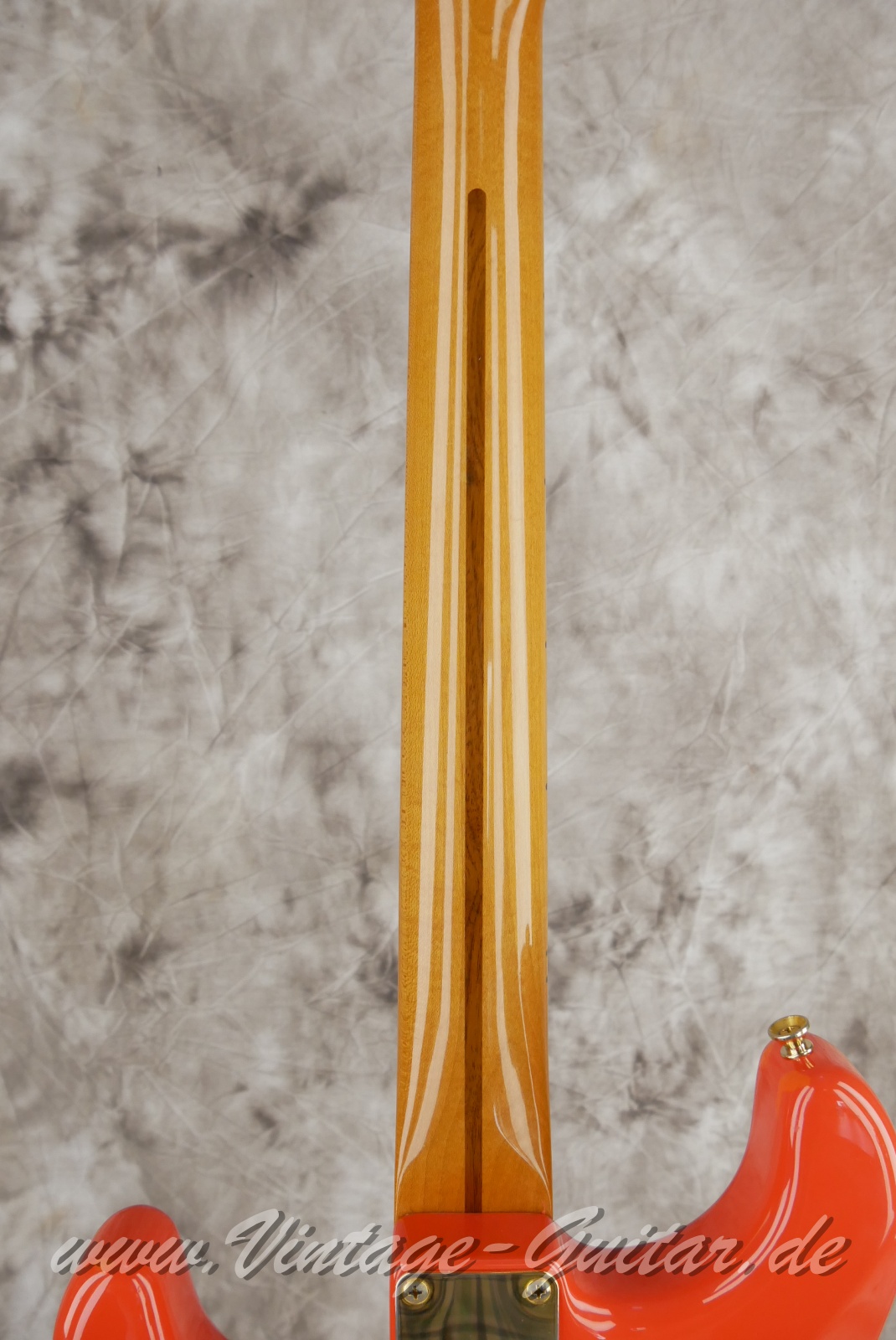 img/vintage/6068/Fender_Stratocaster_classic_player_fiesta_red_Mexico_2006-008.jpg