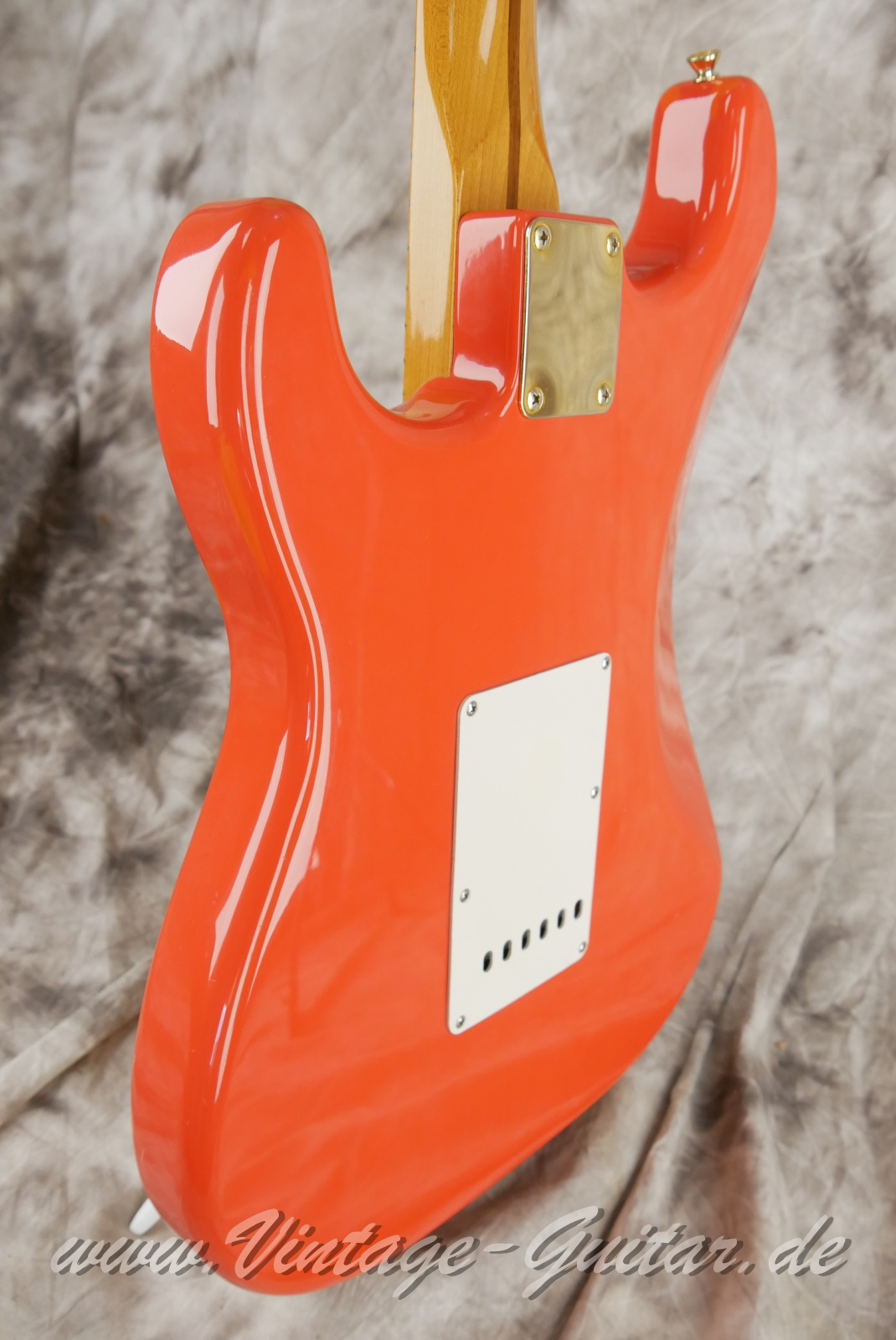 img/vintage/6068/Fender_Stratocaster_classic_player_fiesta_red_Mexico_2006-011.jpg