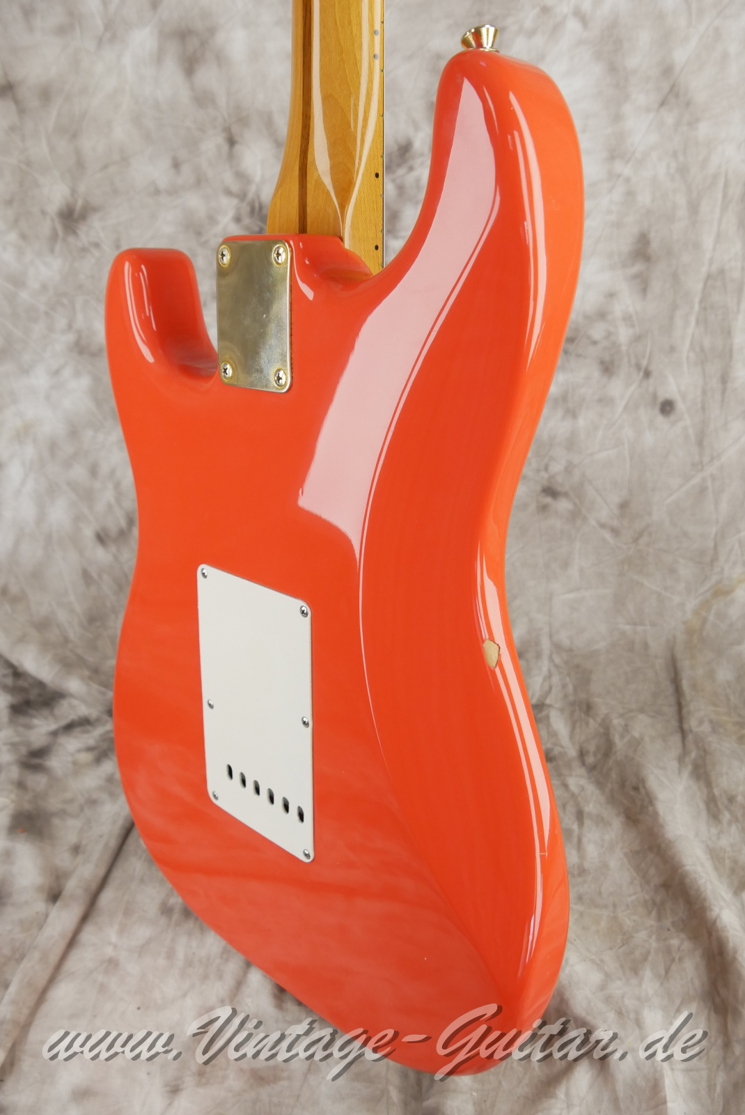 img/vintage/6068/Fender_Stratocaster_classic_player_fiesta_red_Mexico_2006-012.jpg