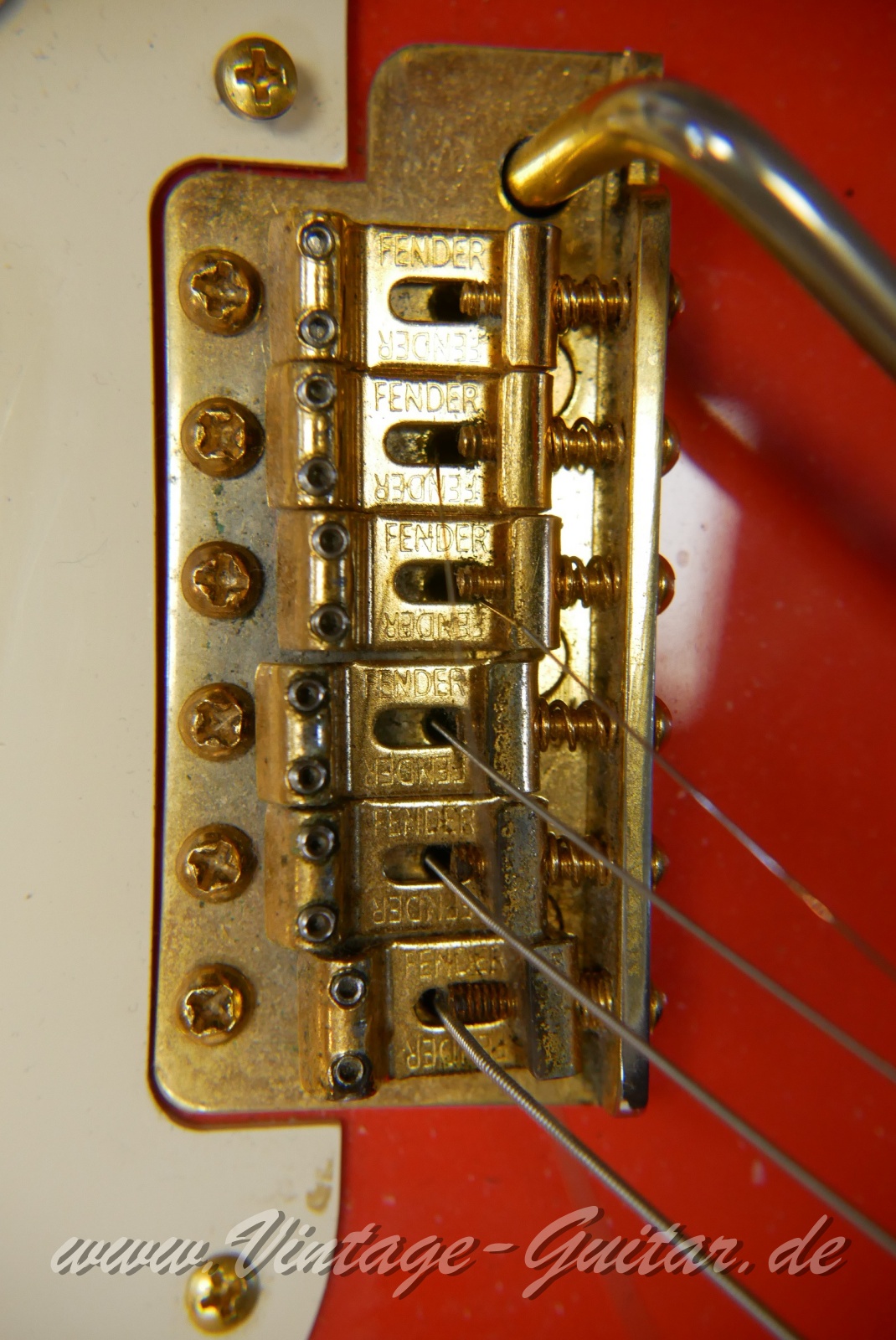 img/vintage/6068/Fender_Stratocaster_classic_player_fiesta_red_Mexico_2006-017.JPG