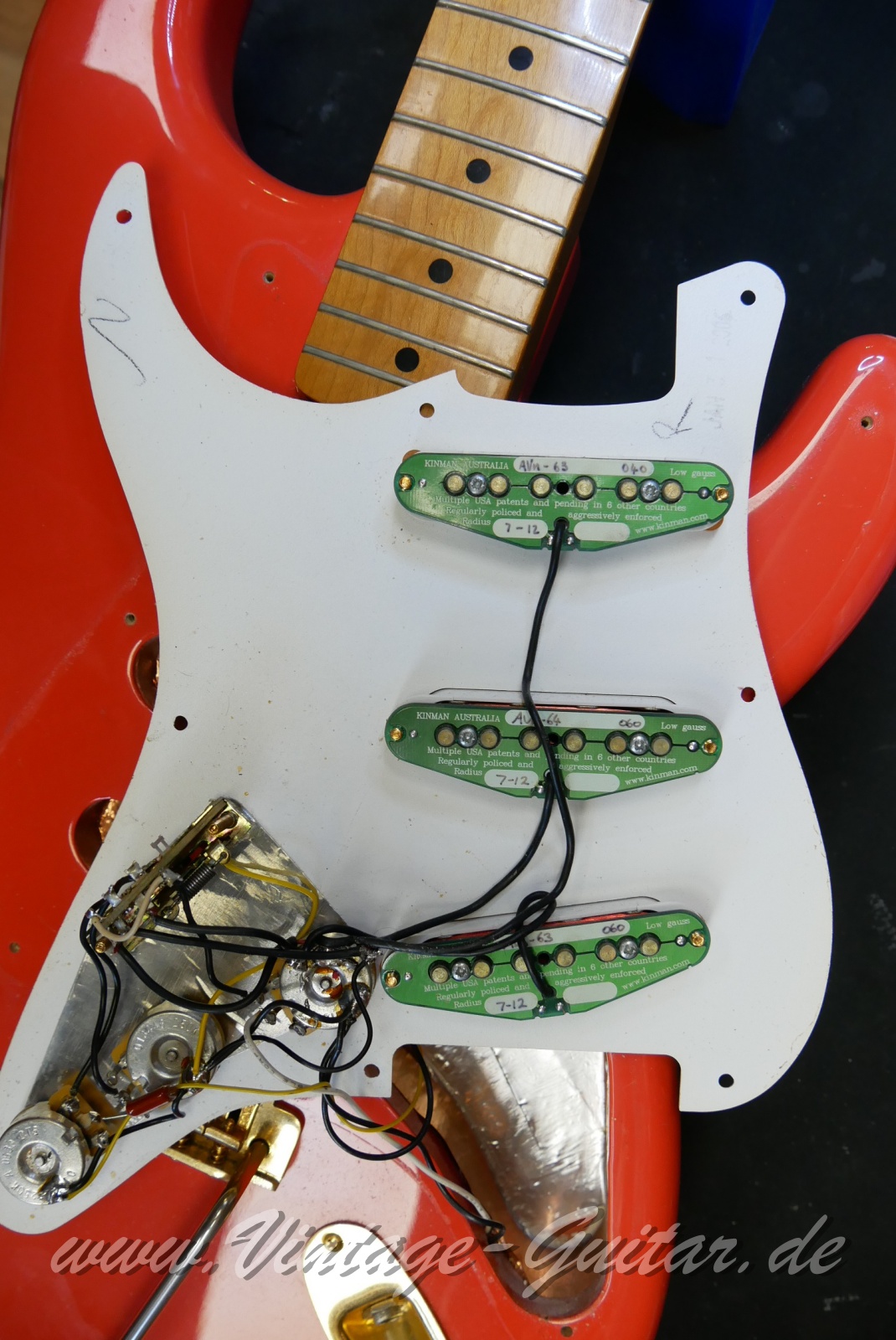 img/vintage/6068/Fender_Stratocaster_classic_player_fiesta_red_Mexico_2006-020.JPG