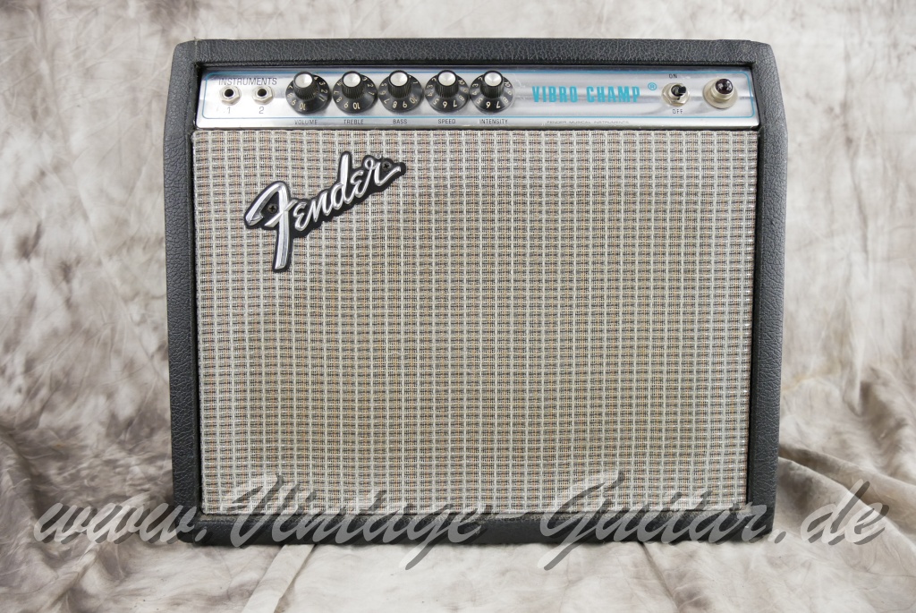 Fender_Vibro_champ_silverface_1975-001.jpg