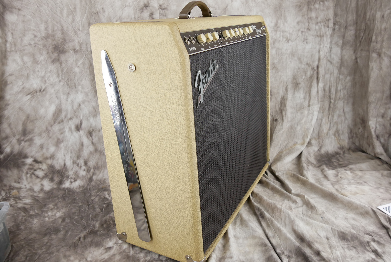 img/vintage/6071/Fender_Custom_Vibro_King_blonde_USA_1998-003.JPG
