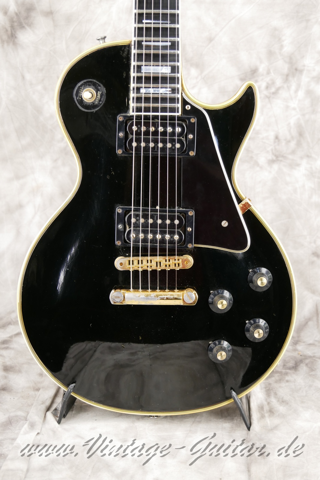 img/vintage/6072/Gibson_Les_Paul_Custom_black_1969-007.jpg