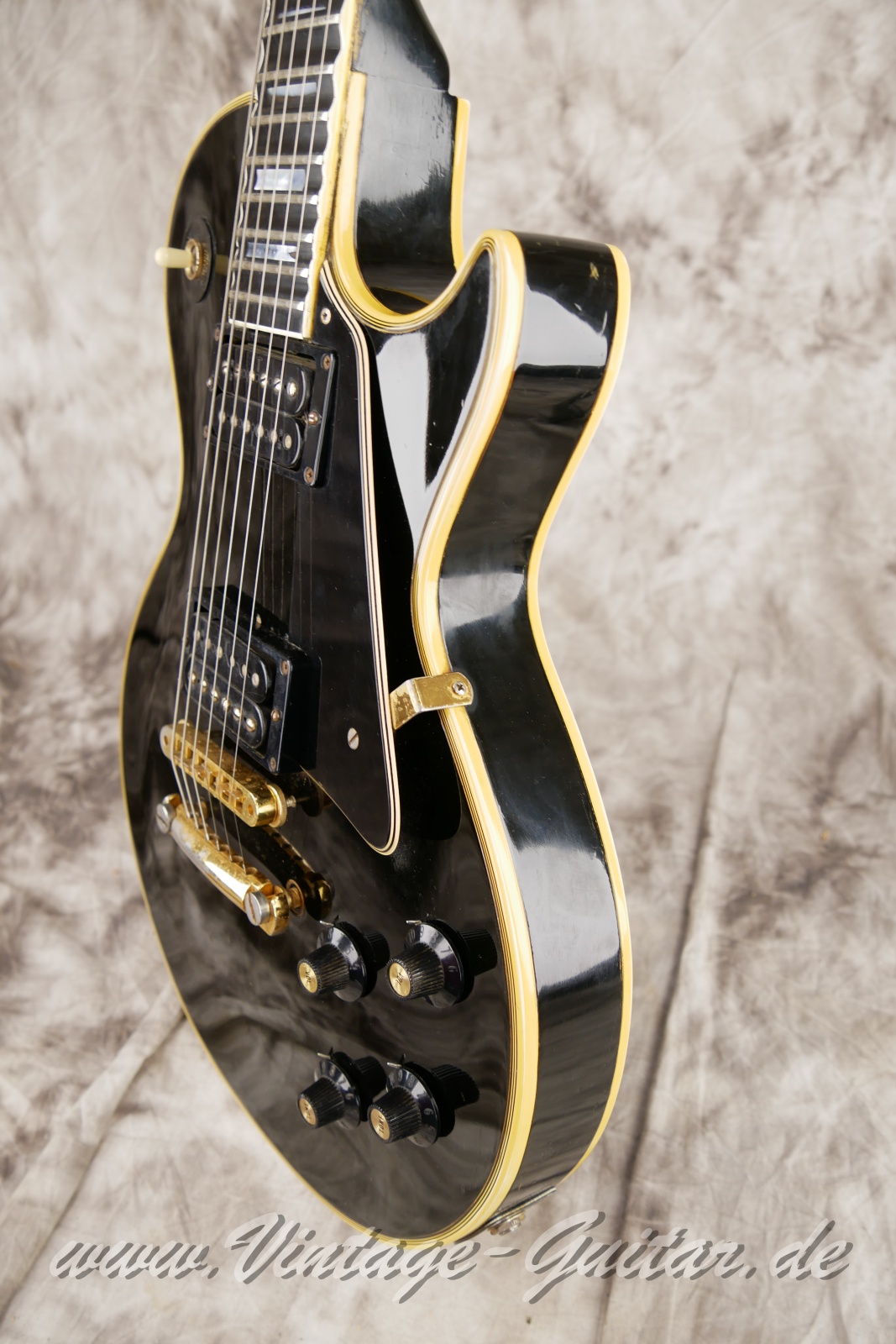 img/vintage/6072/Gibson_Les_Paul_Custom_black_1969-010.jpg