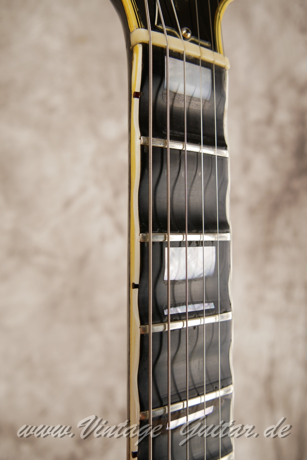 img/vintage/6072/Gibson_Les_Paul_Custom_black_1969-013.jpg