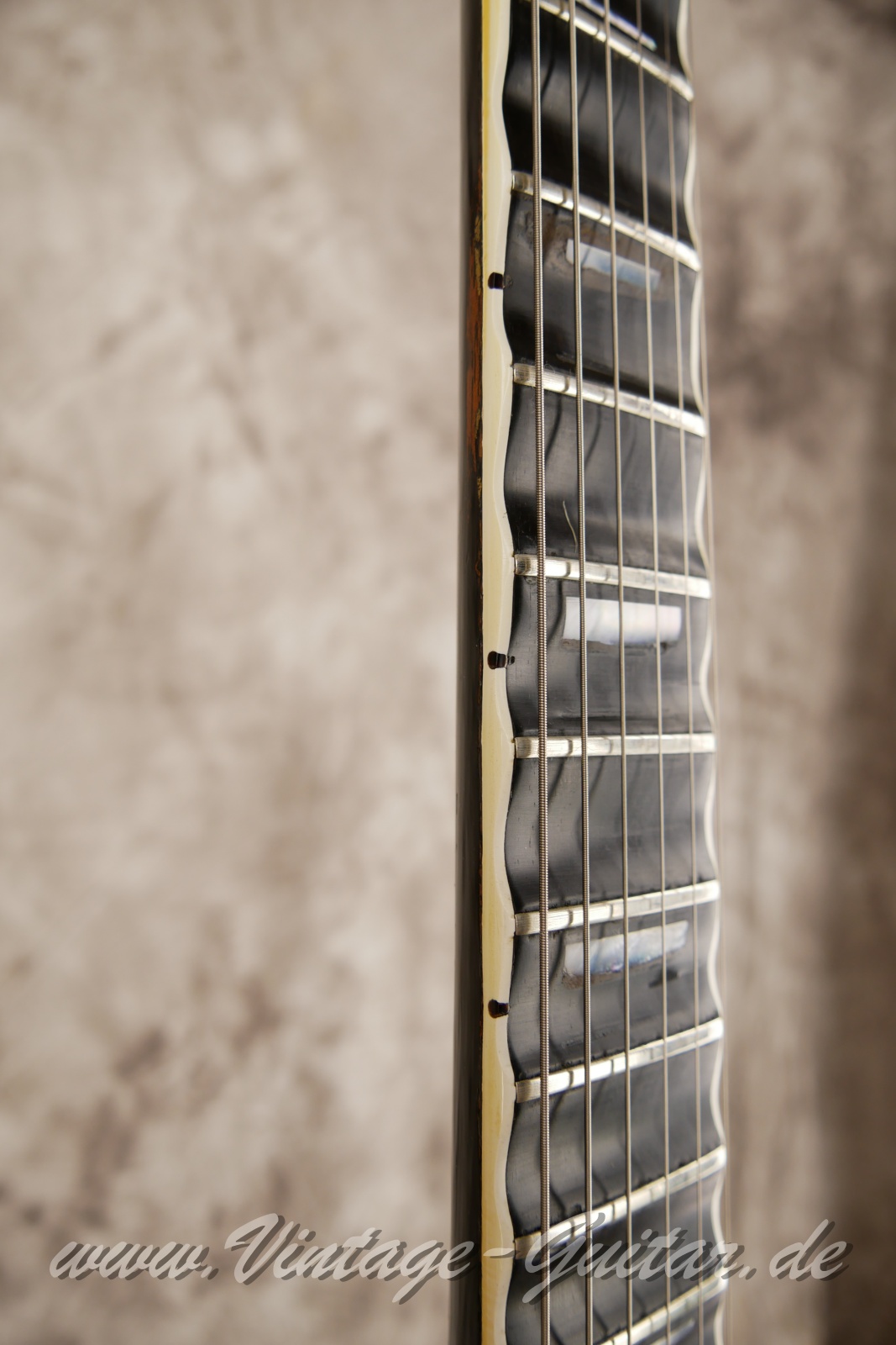 img/vintage/6072/Gibson_Les_Paul_Custom_black_1969-014.jpg