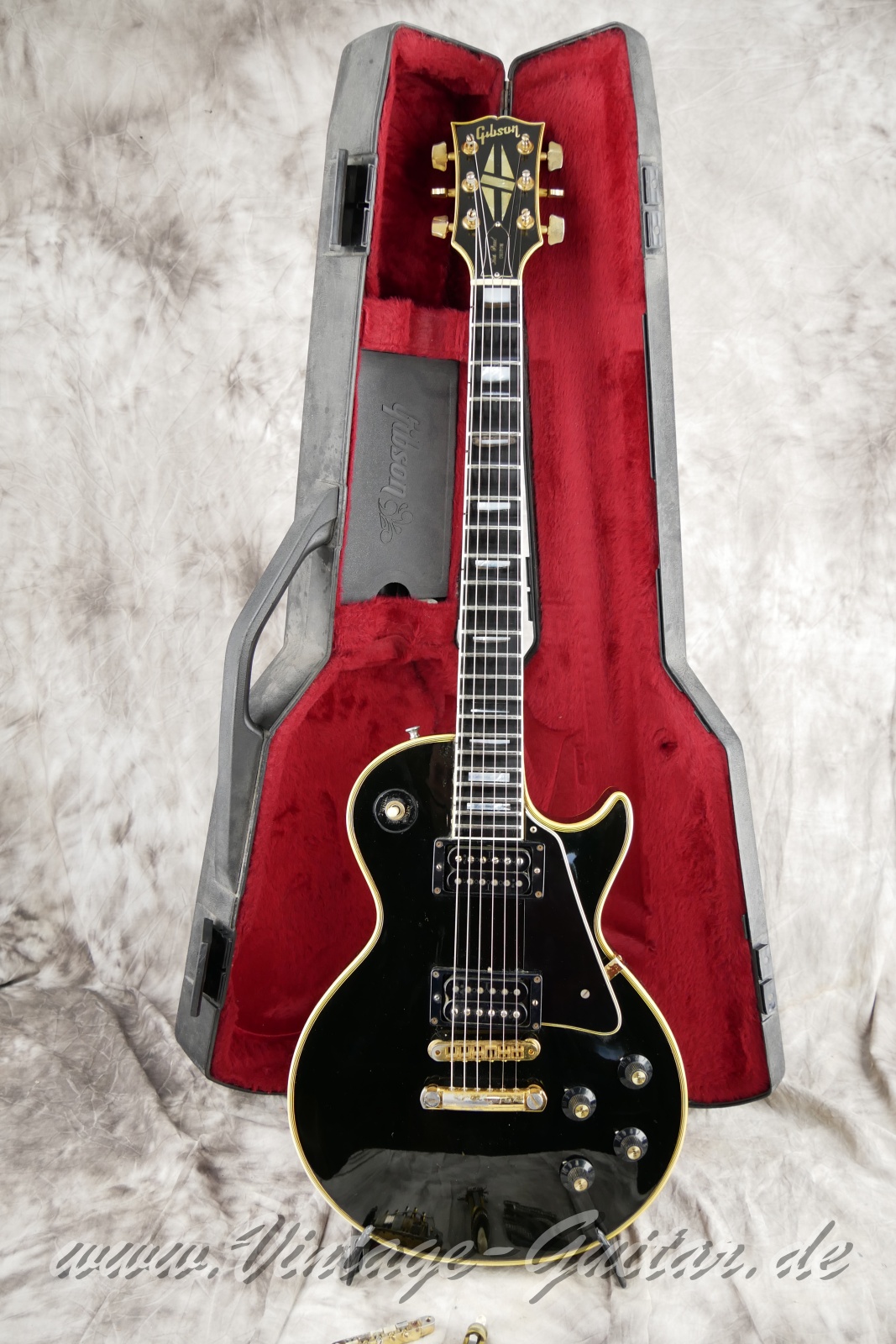 img/vintage/6072/Gibson_Les_Paul_Custom_black_1969-035.jpg