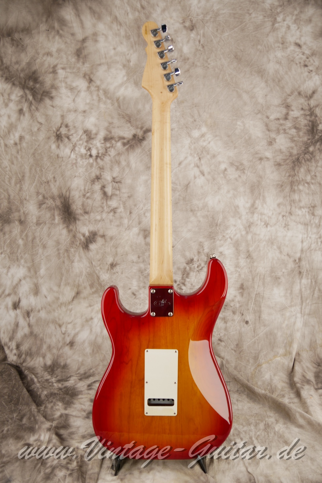 img/vintage/6073/G&L_Legacy_cherry_sunburst_USA_1997-002.JPG